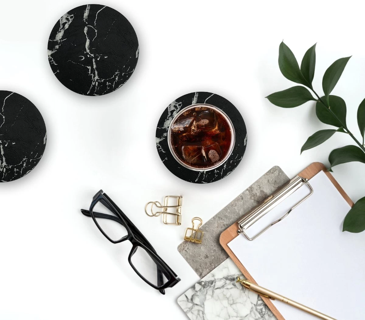 Castagnola Lederen Onderzetters Met Houder – Onderzetters Voor Glazen – Onderzetters Design – Onderzettersset – Drink Onderzetters – Leder – Leren Onderzetters – Set Van 16 – Zwart/Wit 5 Castagnola Lederen Onderzetters Met Houder – Onderzetters Voor Glazen – Onderzetters Design – Onderzettersset – Drink Onderzetters – Leder – Leren Onderzetters – Set Van 16 – Zwart/Wit - Afbeelding 5