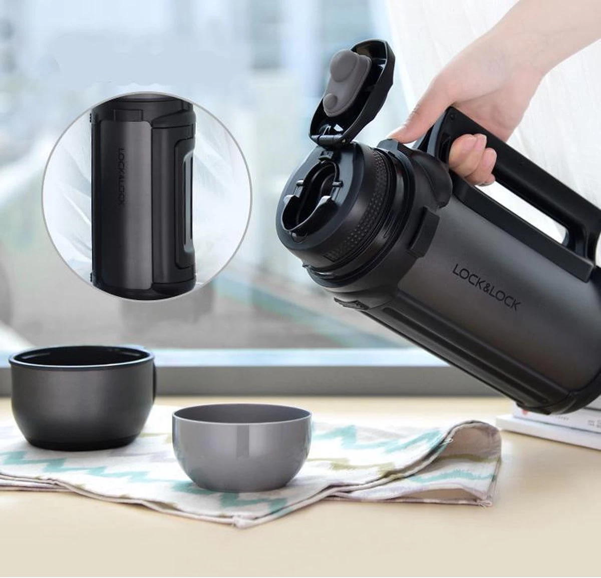 Lock&Lock Thermoskan - Isoleerkan - Thee En Koffie - Lekvrij - 1,5 Liter - RVS - Inklapbaar Handvat - Zwart 4 Lock&Lock Thermoskan - Isoleerkan - Thee En Koffie - Lekvrij - 1,5 Liter - RVS - Inklapbaar Handvat - Zwart - Afbeelding 4