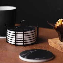 Sincer Keramische Onderzetters Voor Glazen Met Houder – Set Van 6 Zwarte Keramische/Marmeren Onderleggers –Luxe/Modern Design - Premium Kwaliteit – Kurken Antislip Onderkant – Hittebestendig – Zeer Absorberend – Rond – Duurzaam/Milieuvriendelijk -Brita Verkoop 1200x1191 10