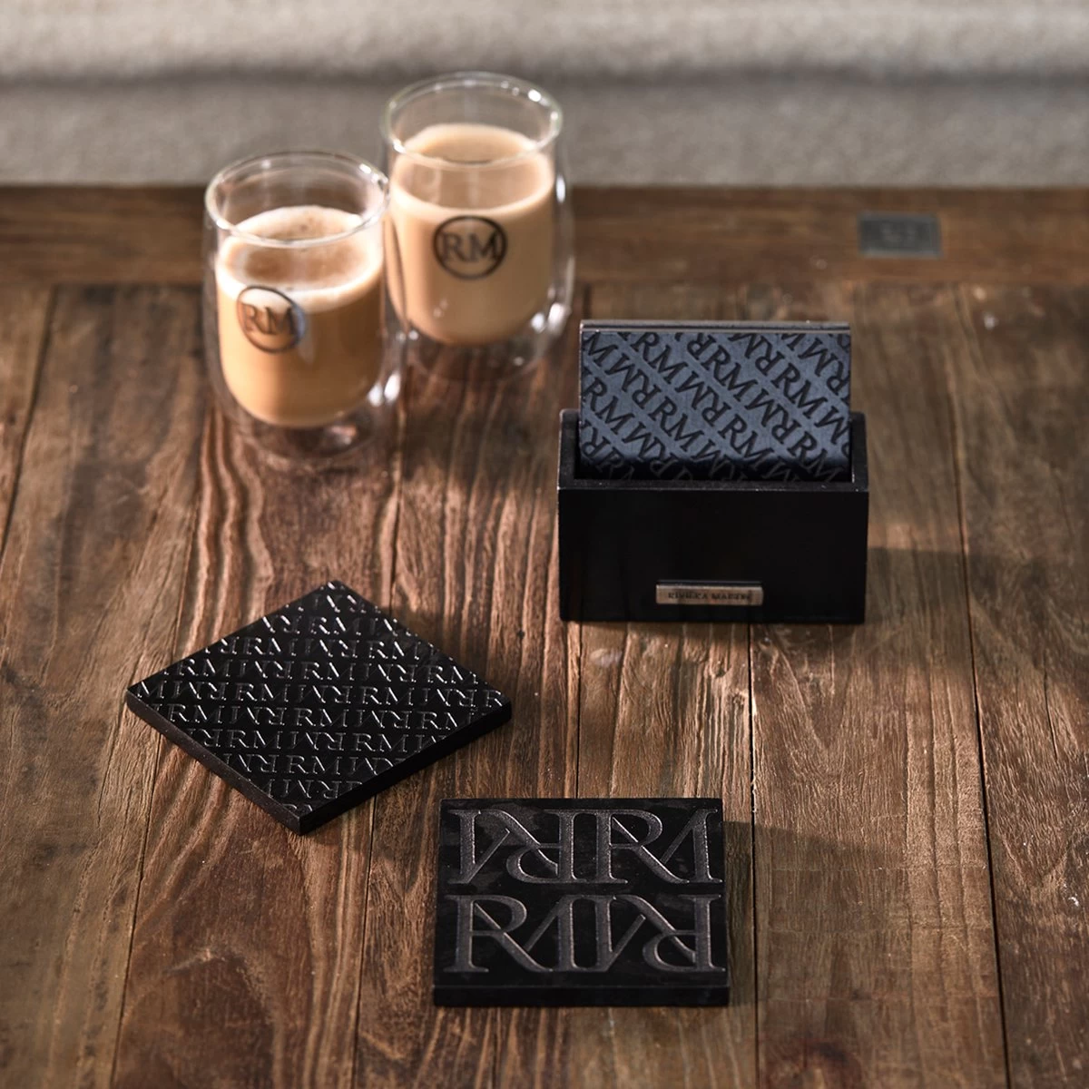 Riviera Maison Onderzetters Voor Glazen - RM Identity Coasters - Zwart 2 Riviera Maison Onderzetters Voor Glazen - RM Identity Coasters - Zwart - Afbeelding 2