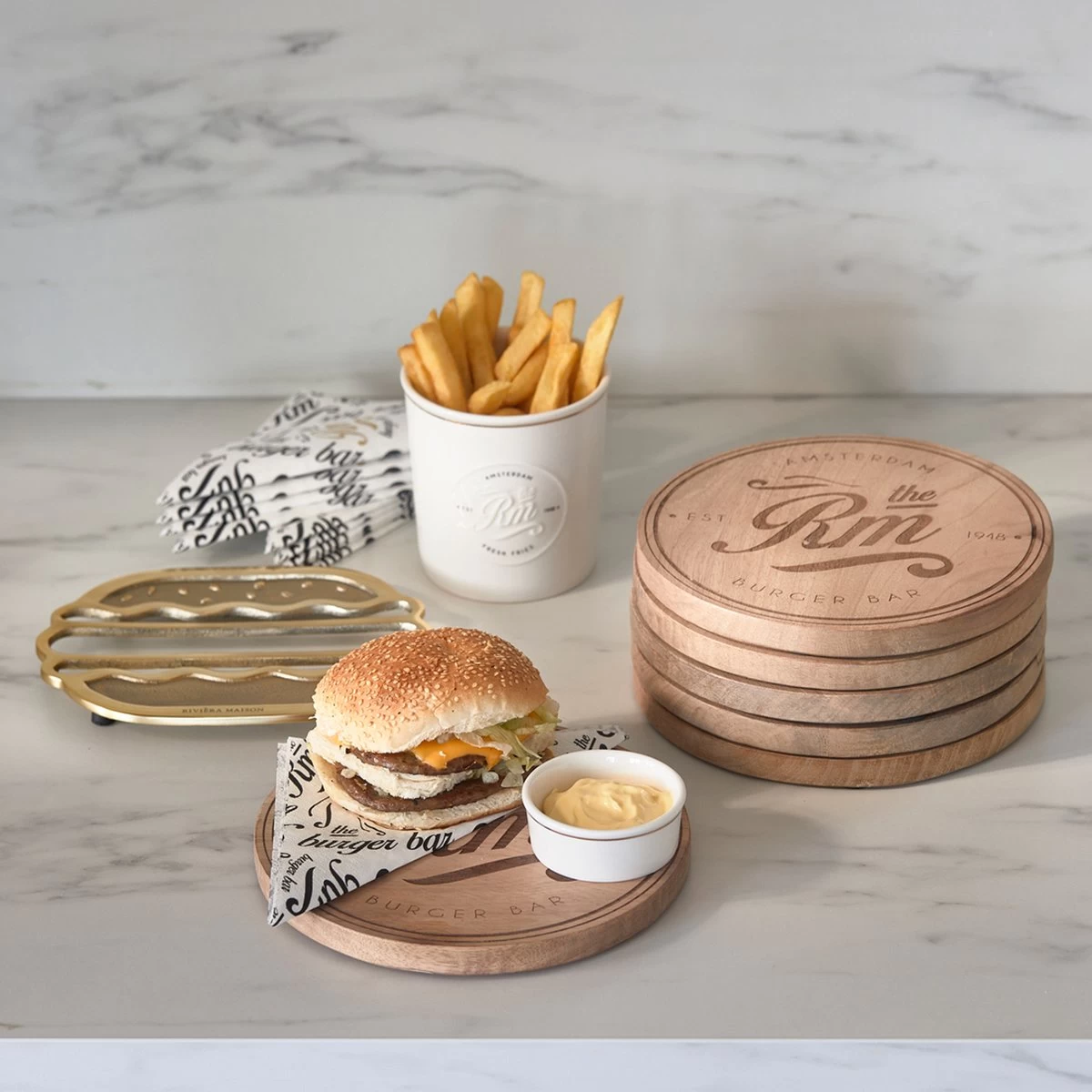 Riviera Maison Onderzetter Voor Pannen, Hamburger - Classic Burger Trivet - Goud - Aluminium - 1 Stuk 2 Riviera Maison Onderzetter Voor Pannen, Hamburger - Classic Burger Trivet - Goud - Aluminium - 1 Stuk - Afbeelding 2
