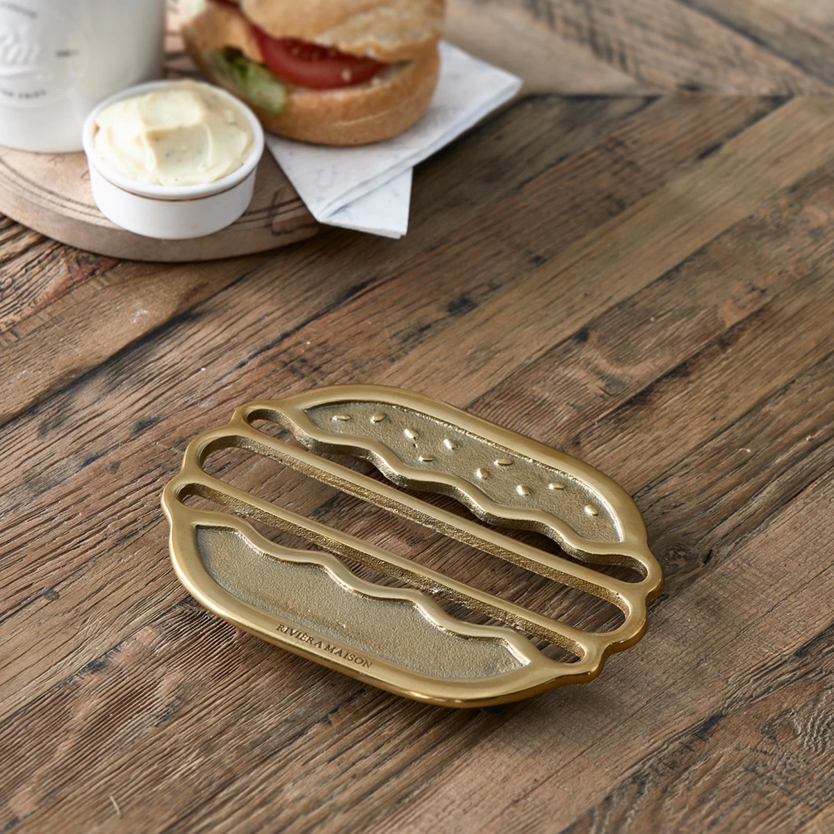 Riviera Maison Onderzetter Voor Pannen, Hamburger - Classic Burger Trivet - Goud - Aluminium - 1 Stuk 3 Riviera Maison Onderzetter Voor Pannen, Hamburger - Classic Burger Trivet - Goud - Aluminium - 1 Stuk - Afbeelding 3