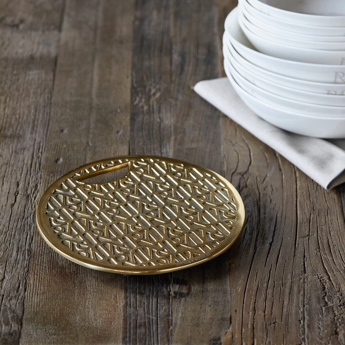 Riviera Maison Onderzetters Pannen - RM Monogram Trivet - Goud 2 Riviera Maison Onderzetters Pannen - RM Monogram Trivet - Goud - Afbeelding 2