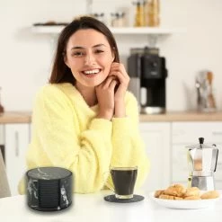 Castagnola Lederen Onderzetters Met Houder – Onderzetters Voor Glazen – Onderzetters Design – Onderzettersset – Drink Onderzetters – Leder – Leren Onderzetters – Set Van 16 – Zwart/Wit 10 Castagnola Lederen Onderzetters Met Houder – Onderzetters Voor Glazen – Onderzetters Design – Onderzettersset – Drink Onderzetters – Leder – Leren Onderzetters – Set Van 16 – Zwart/Wit -Brita Verkoop 1200x1200 756