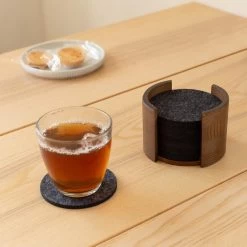 Vilten Onderzetters - 12 Stuks - Bruine Houten Houder - Duurzame Kwaliteit - Hittebestendig - Absorberend