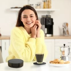 Castagnola Lederen Onderzetters Met Houder – Onderzetters Voor Glazen – Onderzetters Design – Onderzettersset – Drink Onderzetters – Leder – Leren Onderzetters – Set Van 6 – Zwart 10 Castagnola Lederen Onderzetters Met Houder – Onderzetters Voor Glazen – Onderzetters Design – Onderzettersset – Drink Onderzetters – Leder – Leren Onderzetters – Set Van 6 – Zwart -Brita Verkoop 1200x1200 848