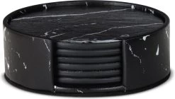 Castagnola Lederen Onderzetters Met Houder – Onderzetters Voor Glazen – Onderzetters Design – Onderzettersset – Drink Onderzetters – Leder – Leren Onderzetters – Set Van 6 – Zwart/Wit 13 Castagnola Lederen Onderzetters Met Houder – Onderzetters Voor Glazen – Onderzetters Design – Onderzettersset – Drink Onderzetters – Leder – Leren Onderzetters – Set Van 6 – Zwart/Wit -Brita Verkoop 1200x678 1