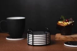 Sincer Keramische Onderzetters Voor Glazen Met Houder – Set Van 6 Zwarte Keramische/Marmeren Onderleggers –Luxe/Modern Design - Premium Kwaliteit – Kurken Antislip Onderkant – Hittebestendig – Zeer Absorberend – Rond – Duurzaam/Milieuvriendelijk -Brita Verkoop 1200x798 1