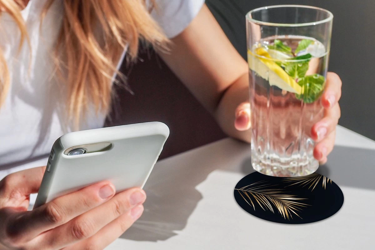 Onderzetters Voor Glazen - Goud Print - Zwart - Rond - Planten - Onderleggers Voor Glazen - 10x10 Cm - 6 Stuks 2 Onderzetters Voor Glazen - Goud Print - Zwart - Rond - Planten - Onderleggers Voor Glazen - 10x10 Cm - 6 Stuks - Afbeelding 2