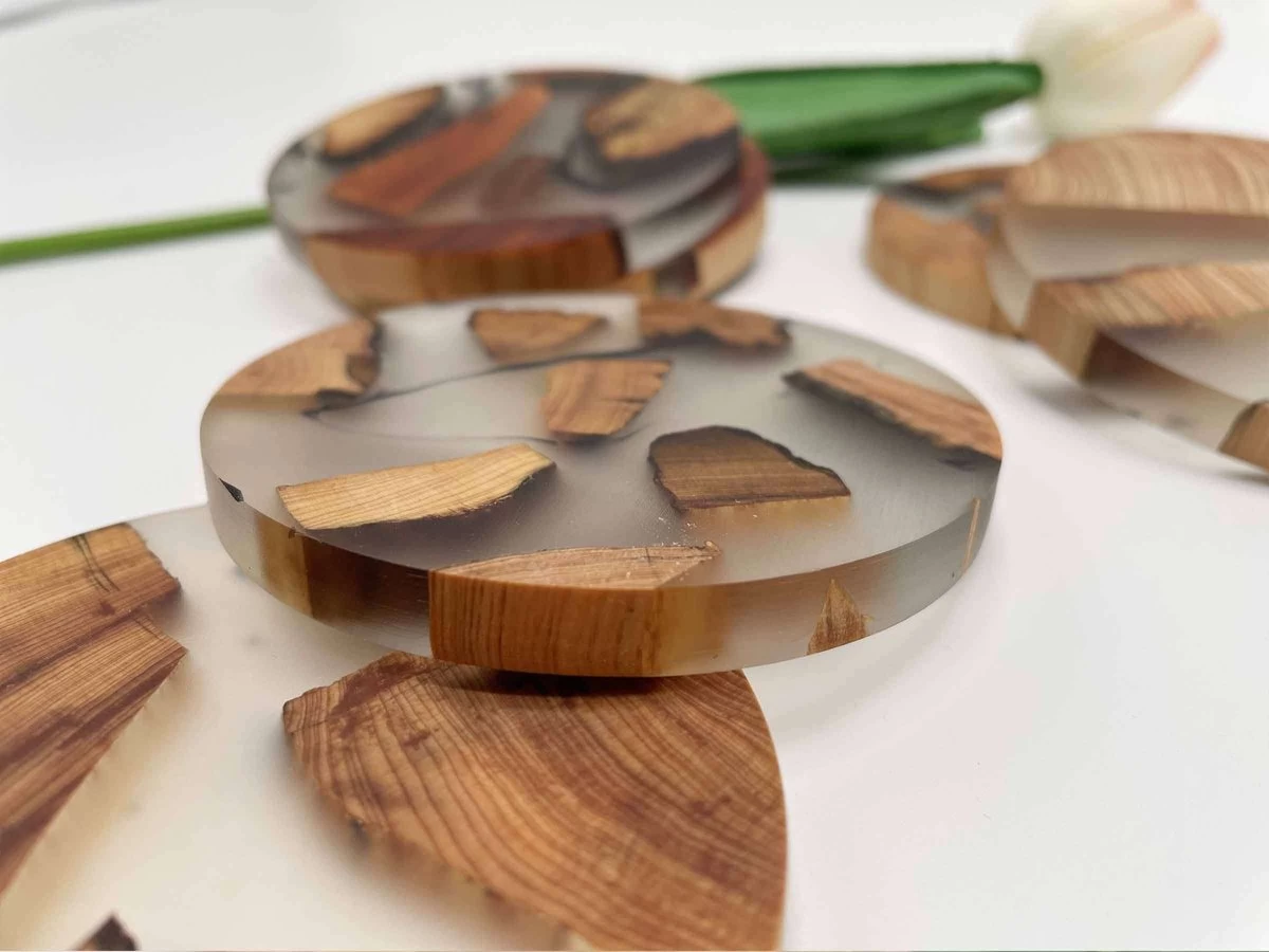 Four Love Onderzetters Voor Glazen - Rond - 6 Stuks - Luxe Design Onderzetters Met Houder - Housewarming Cadeau - Tafelbeschermer - Onderzetters Design - Hout En Hars 4 Four Love Onderzetters Voor Glazen - Rond - 6 Stuks - Luxe Design Onderzetters Met Houder - Housewarming Cadeau - Tafelbeschermer - Onderzetters Design - Hout En Hars - Afbeelding 4