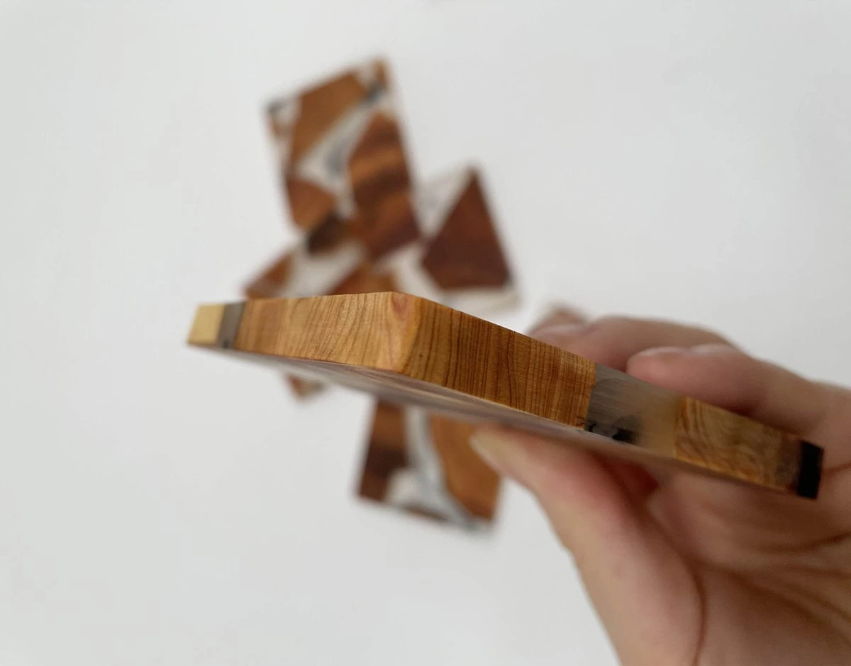 Four Love Onderzetters Voor Glazen - Vierkant - 6 Stuks - Luxe Design Onderzetters Met Houder - Housewarming Cadeau - Tafelbeschermer - Onderzetters Design - Hout En Hars 2 Four Love Onderzetters Voor Glazen - Vierkant - 6 Stuks - Luxe Design Onderzetters Met Houder - Housewarming Cadeau - Tafelbeschermer - Onderzetters Design - Hout En Hars - Afbeelding 2