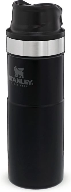 Stanley Trigger-Action Travel Mug 0.47L - Thermosfles - Matt Black 33 Stanley Trigger-Action Travel Mug 0.47L - Thermosfles - Matt Black -Brita Verkoop 448x1200
