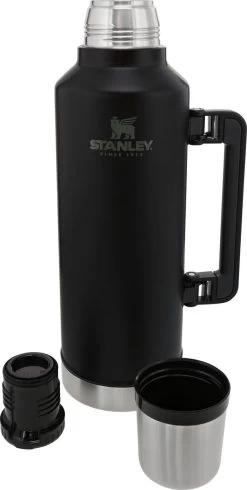 Stanley The Legendary Classic Bottle 2.3L Matte Black Pebble 7 Stanley The Legendary Classic Bottle 2.3L Matte Black Pebble -Brita Verkoop 605x1200