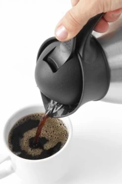 Hendi Thermoskan 1,5 Liter - Isoleerkan Met Drukknop - Zwart - Ø14,5x(H)23cm 14 Hendi Thermoskan 1,5 Liter - Isoleerkan Met Drukknop - Zwart - Ø14,5x(H)23cm -Brita Verkoop 799x1200 11