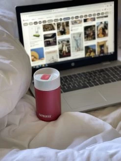 Kambukka Olympus Thermosbeker 300 Ml - Makkelijk Reinigen - Lekvrije Koffiebeker - RVS - Cherry Cake -Brita Verkoop 900x1200 8