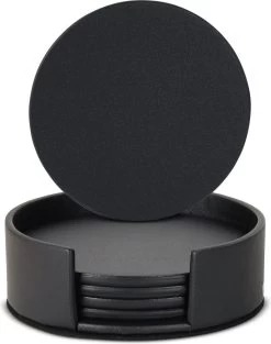 Castagnola Lederen Onderzetters Met Houder – Onderzetters Voor Glazen – Onderzetters Design – Onderzettersset – Drink Onderzetters – Leder – Leren Onderzetters – Set Van 6 – Zwart 12 Castagnola Lederen Onderzetters Met Houder – Onderzetters Voor Glazen – Onderzetters Design – Onderzettersset – Drink Onderzetters – Leder – Leren Onderzetters – Set Van 6 – Zwart -Brita Verkoop 948x1200 1